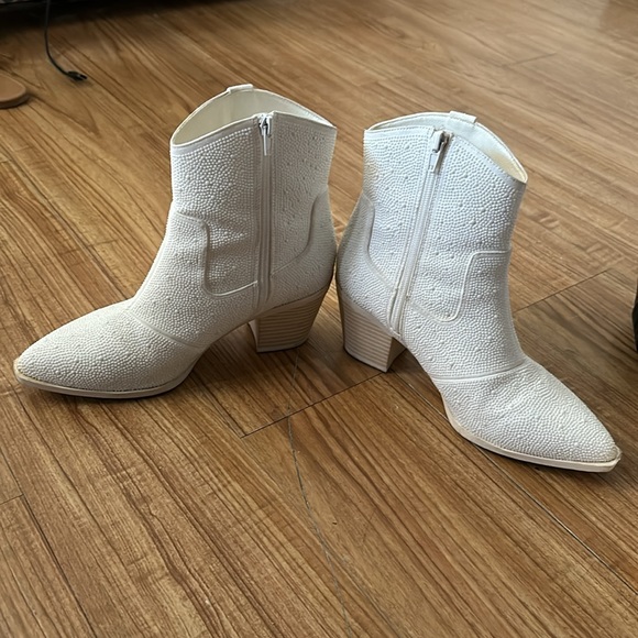 Pearled White Booties - Picture 2 of 3